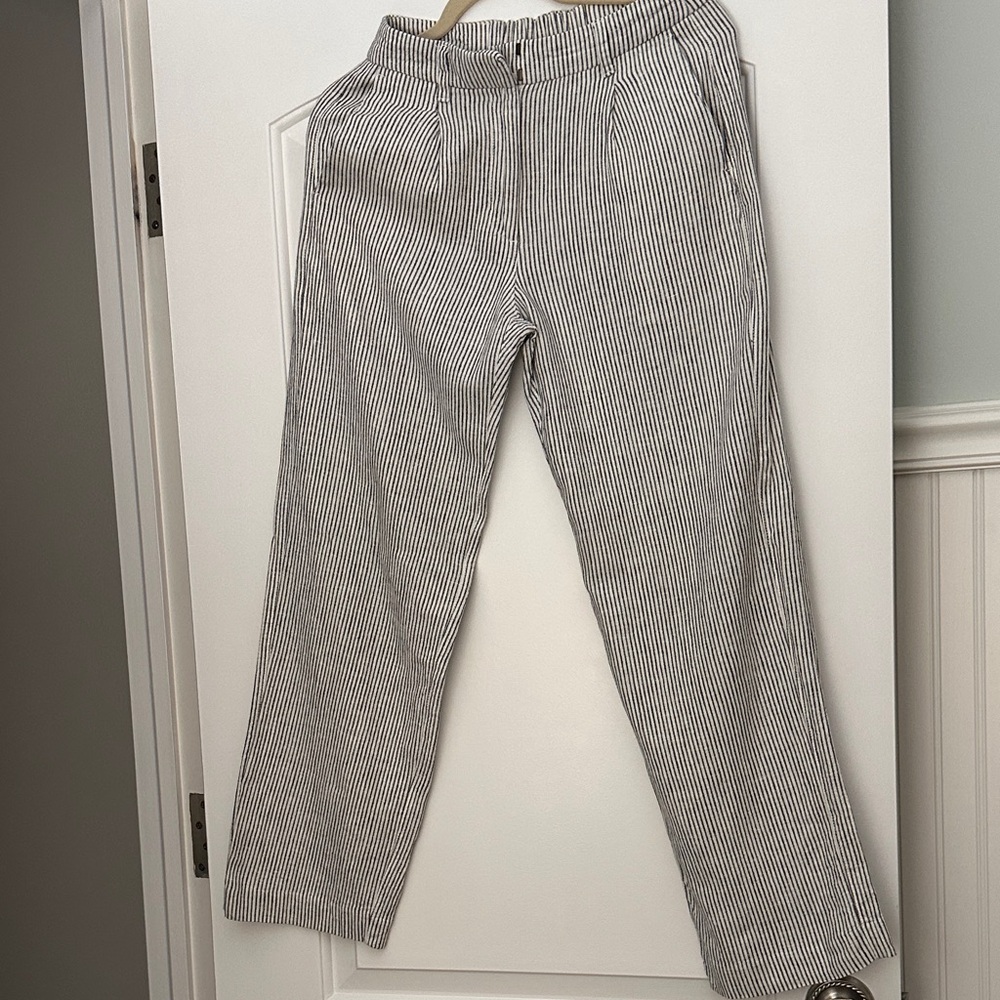 Old Navy women’s extra small blue and white striped linen pants